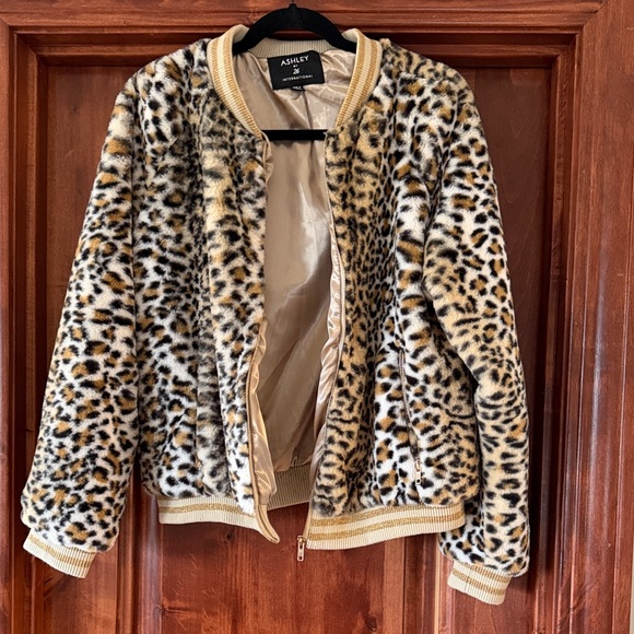 Ashley By 26 International Leopard Print Bomber Jacket - Picture 3 of 3